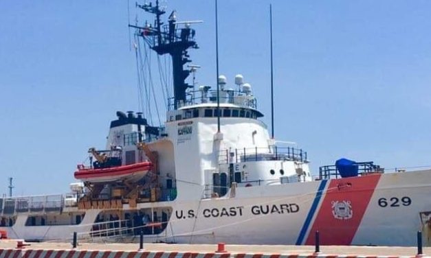 Barco patrulla de la Guardia Costera de Estados Unidos arriba al Puerto de Veracruz