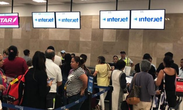 Usuarios inconformes por recurrentes retrasos en vuelos de Interjet