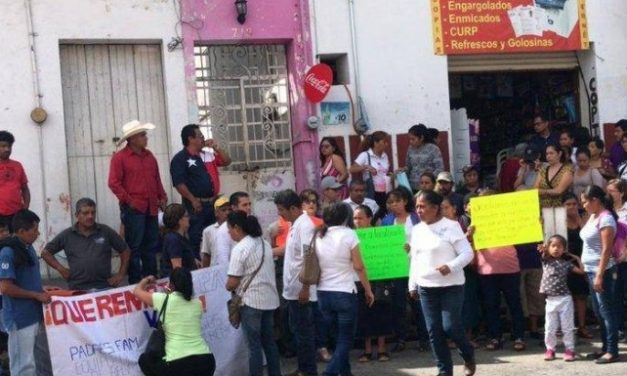 Con manifestación, exigen aparición de comerciante secuestrado en Atoyac