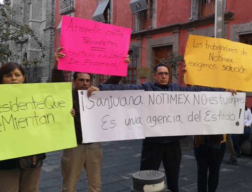 Por cuarta vez, ex empleados de Notimex protestan frente a #PalacioNacional por despidos injustificados