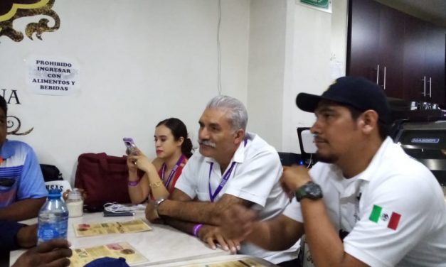 Con estrategia y organización el general Mireles y el comandante de las autodefensas en el Puerto de Veracruz , David Villalobos respaldan y apoyan al grupo de la Ciudad de Xalapa.