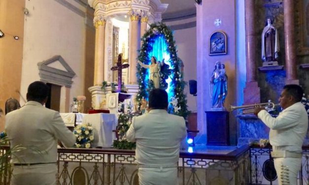 Le cantan las mañanitas a la Virgen de la Asunción en la Catedral de Veracruz (+Vídeo)