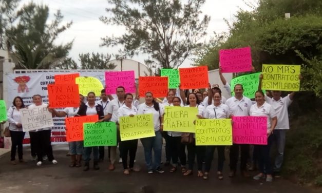 Personal docente del Instituto Tecnológico Superior de Alvarado y las Unidades Académicas de Tlalixcoyan, Medellin y Lerdo de Tejada realizaron este lunes un paro de labores para denunciar diversas arbitrariedades que viene cometiendo el director Rafael Zamudio Reyes.