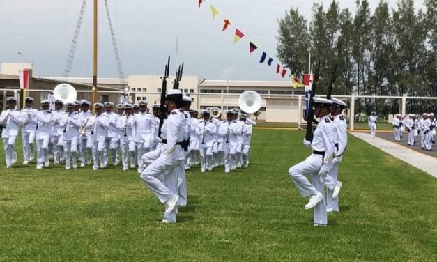 Se gradúan 36 marinos de Escuela de Escala de Mar de la Armada de México