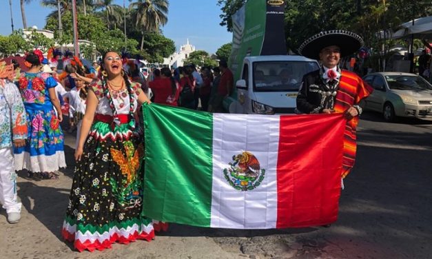 Realizan desfile por el Festival Internacional de las Artes en Veracruz