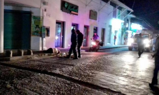 Balean a mujer en pleno centro de Coatepec