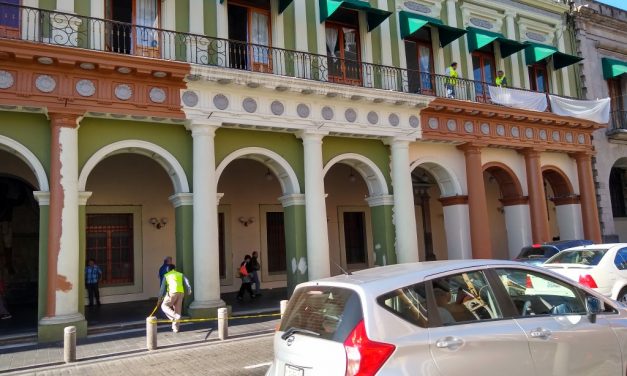 Cambia de color el Palacio de Gobierno de Veracruz