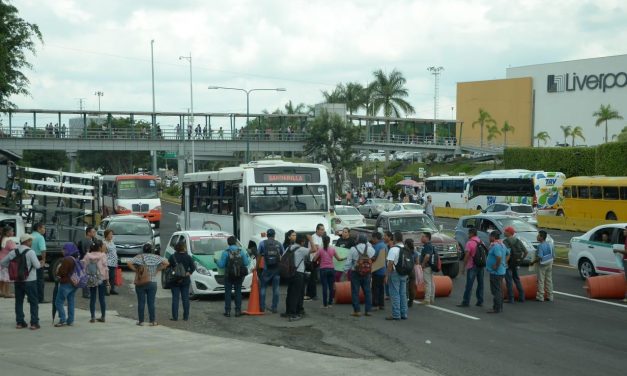 Liberan av. Lázaro Cárdenas en Xalapa, manifestantes generaban caos vial y afectaban a ciudadanos