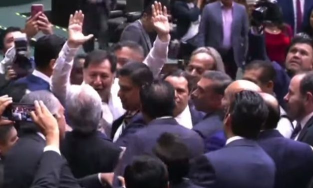 Se confrontan diputados del PAN con Fernández Noroña