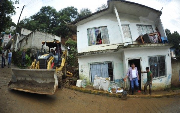 Peligran en Tlalnelhuayocan 200 familias por los deslaves, alertan