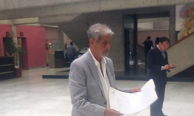 Líder de los 400 pueblos acude al Congreso, pide Juicio Político contra Winckler