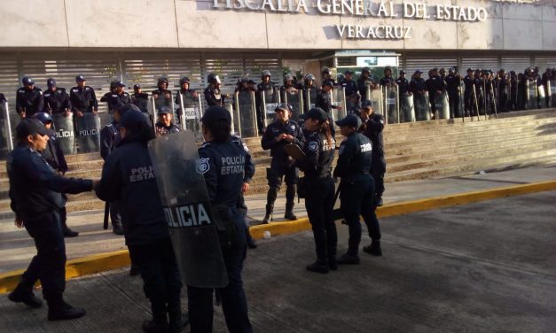 Amanece sitiada por SSP sede de FGE