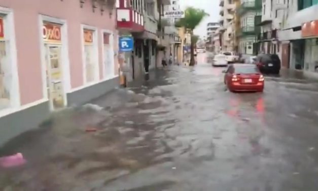 Calles inundadas deja fuerte lluvia (+VIDEO) registrada esta mañana en Veracruz