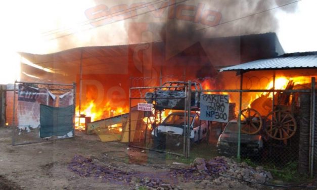 Se incendia bodega de desperdicios industriales 8VER VIDEO) a la altura de la colonia Jovito Serrano en el municipio de Yautepec, Morelos