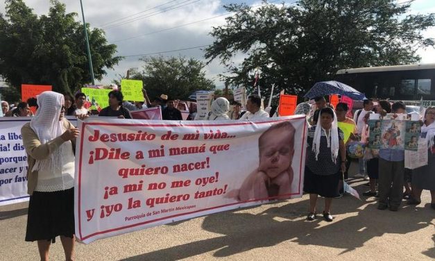 En Congreso de Oaxaca, rezan en rechazo a despenalización del aborto