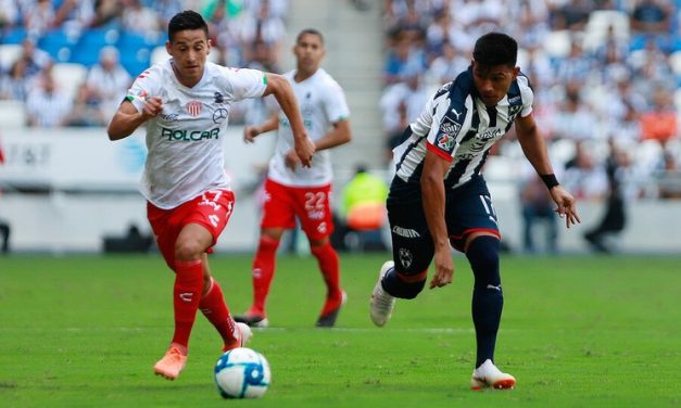 Necaxa derrota 2-0 a Monterrey con doblete de Jesús Angulo