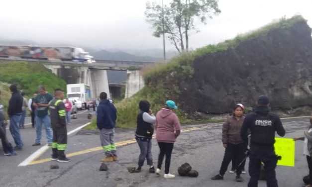 Sigue bloqueada la entrada y salida tomen sus precauciones