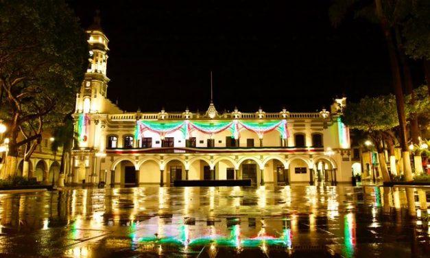 El Palacio Municipal de #Veracruz listo para el Grito