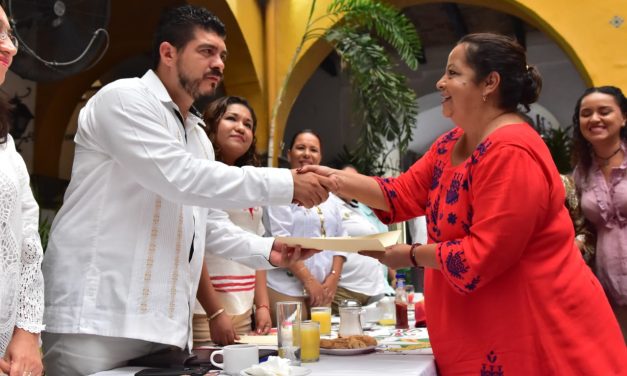 Entrega SEV claves para dos centros escolares de Córdoba