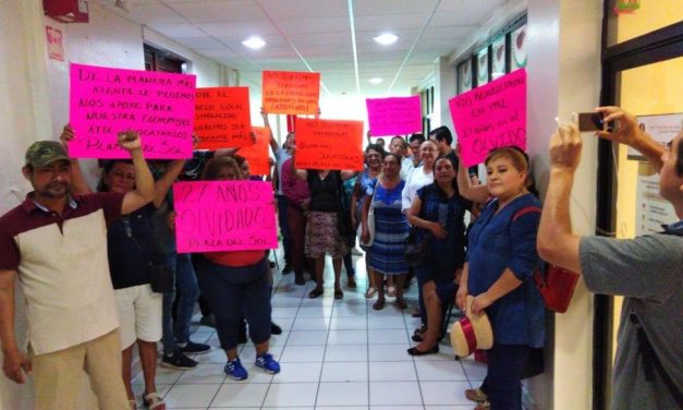 Locatarios del Mercado Plaza del Sol se manifestaron en el palacio municipal de Coatzacoalcos,