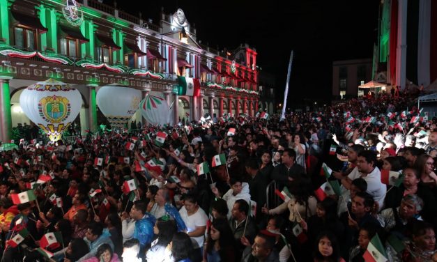 Juegos Artificiales lesionan (VER VIDEO) a personas durante el grito de independencia en Xalapa