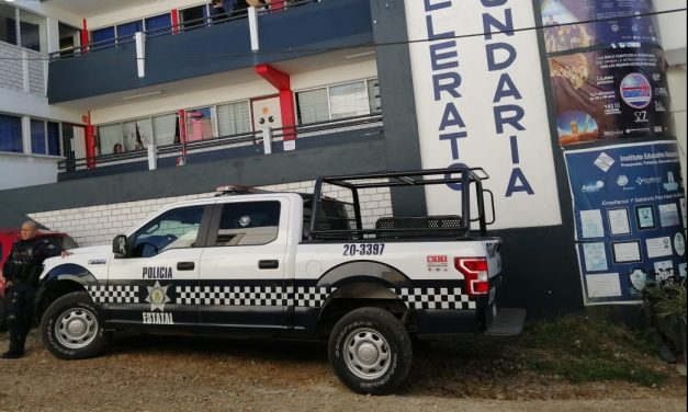 Joven le dispara a otro dentro de bachillerato en Xalapa