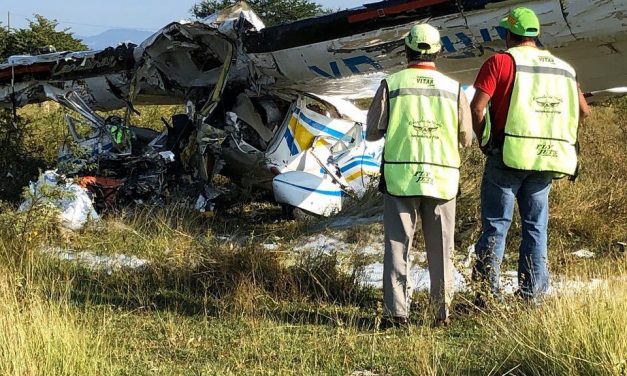 Dos muertos es el saldo de la caída de una avioneta esta mañana a un costado del aeropuerto Mariano Matamoros de #Temixco.