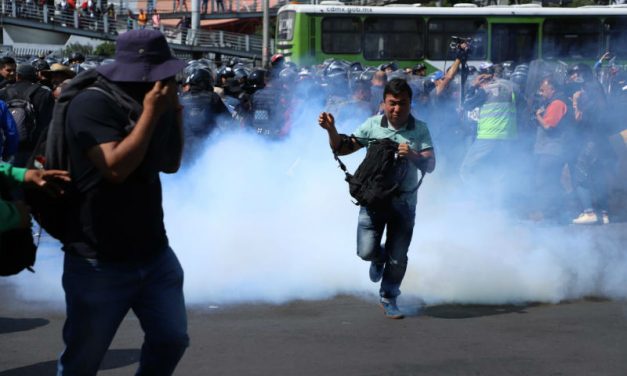 Protesta de policías en Aeropuerto capitalino deja 32 lesionados