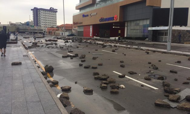 Severos daños sufre el Boulevard costero (VER FOTOS)