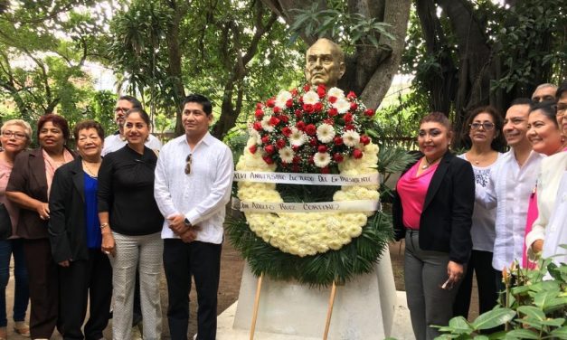 Sin presencia de autoridades, conmemoran en Veracruz aniversario luctuoso de Adolfo Ruiz Cortines