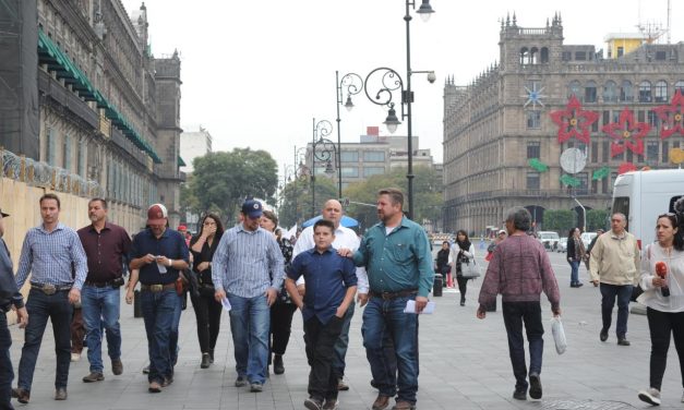 Llegan la familia LeBarón a Palacio Nacional