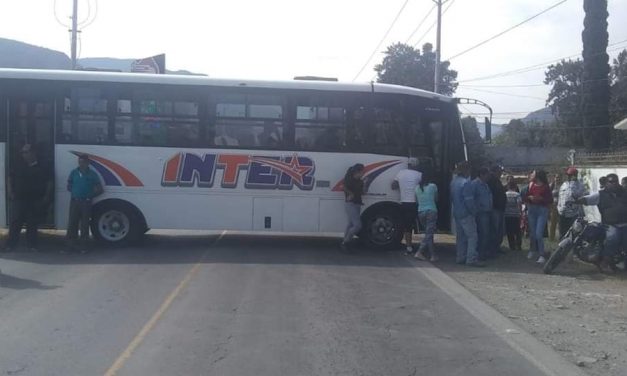 Bloquean la Ciudad Mendoza-Tehuacán; exigen liberación de Don Ramón