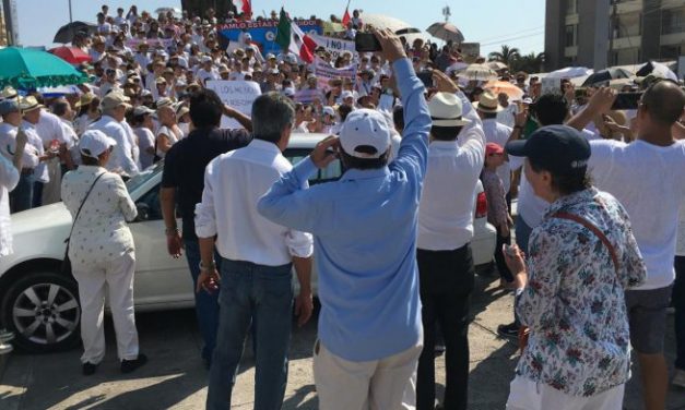 Marchan en Veracruz contra AMLO