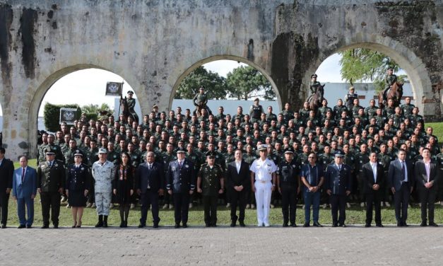 No caer en manos de la corrupción, llamado del gobernador Cuitláhuac García a nuevos oficiales de Policía