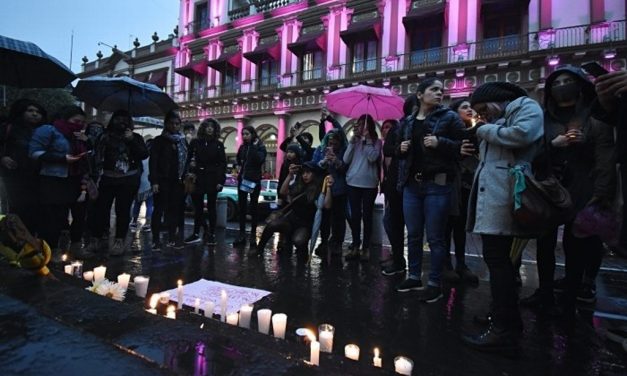 Alto a los feminicidios y castigo a feminicidas, exigen mujeres en Xalapa