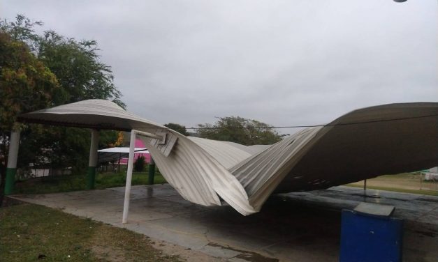 Se desploma domo por fuertes vientos ocasionados por el frente frío #41 en Cerro Azul, Veracruz