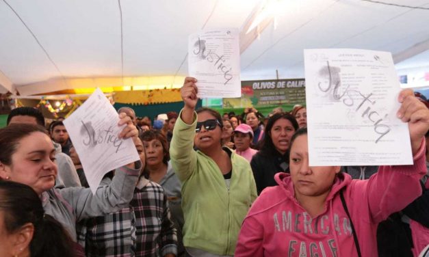 Además de exigir #JusticiaParaFátima afuera del plantel donde estudiaba la menor de 7 años asesinada, en Tulyehualco, padres de familia bloquearon el cruce de División del Norte y Tláhuac-Tulyehualco