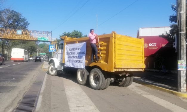 Manifestacion de construtores en Xalapa