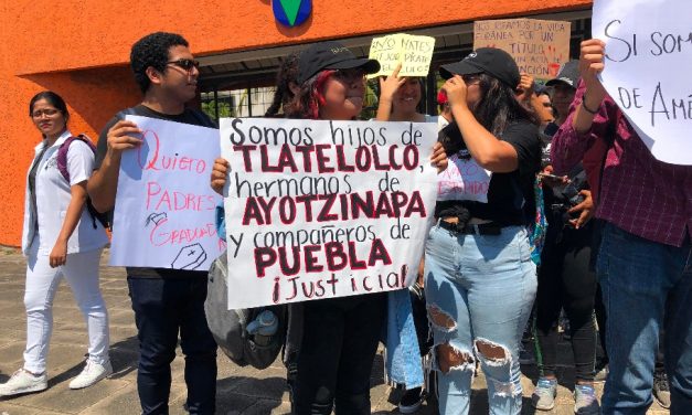 Marchan estudiantes de la UV para exigir justicia y alto a la violencia