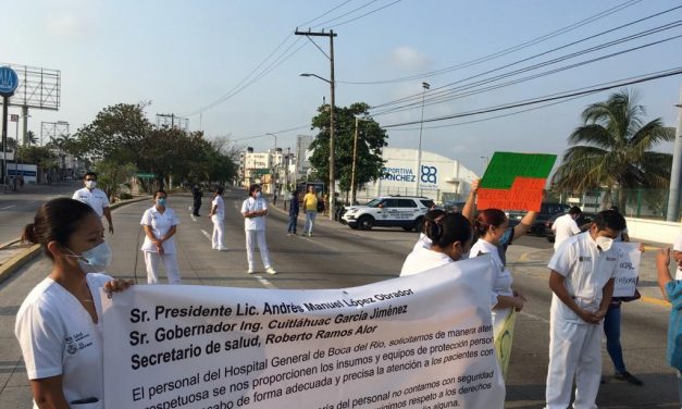 PERSONAL DE SALUD TOMA BULEVARD EN BOCA DEL RIO