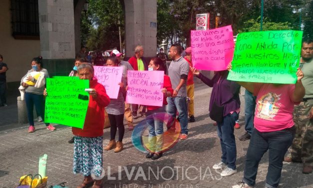 Tíanguistas cierran la circulación en Enríquez #Xalapa ¡Utilice vías alternas