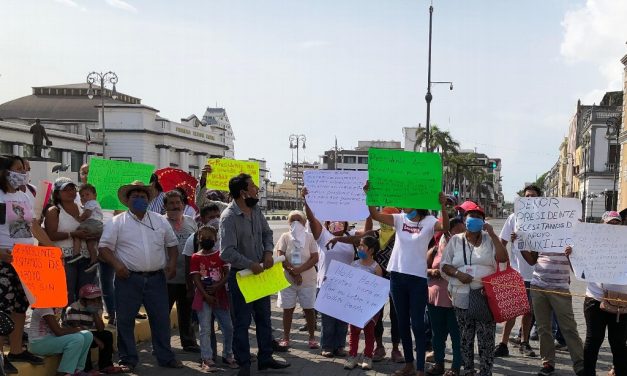 BLOQUEAN EL PUENTE MORELOS