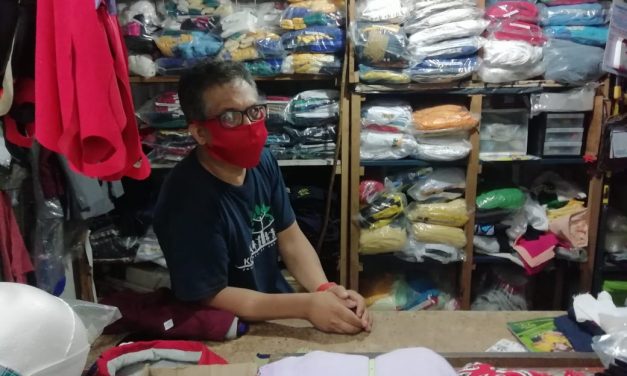 Agonizan tiendas de uniformes en Coatzacoalcos