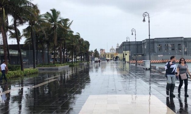 Presencia del disturbio 90L sobre el Golfo de México y temporal lluvioso en el estado de Veracruz.