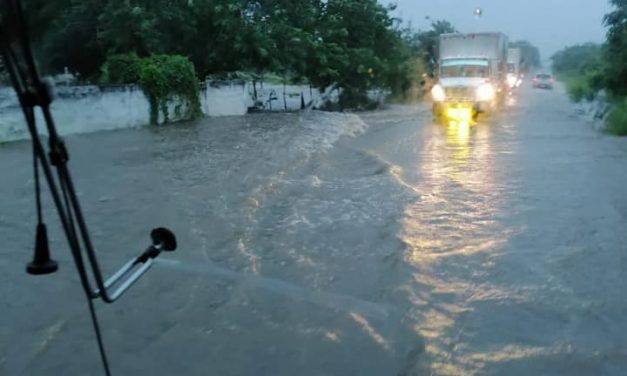 #ALMOMENTO (VIDEO) Nivel del río Misantla sobre un costado del muro de contención *Debido a las lluvias de las últimas horas así se encuentra aún su nivel dentro de su cauce