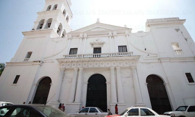 Al cambiar el semáforo epidemiólogico a naranja en la ciudad de Veracruz, la catedral abriría este lunes o martes, dijo el vocero de la diócesis, el padre Víctor Manuel Díaz Mendoza.