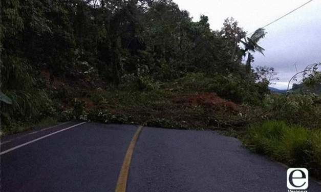 Lluvias provocan deslave en carretera Huatusco-Xalapa