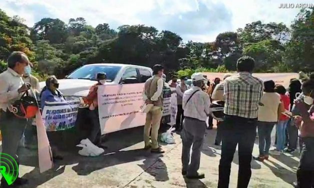 Protesta contra AMLO durante visita a Xalapa