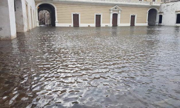 Por fuerte marejada se inunda Fortaleza de San Juan de Ulúa