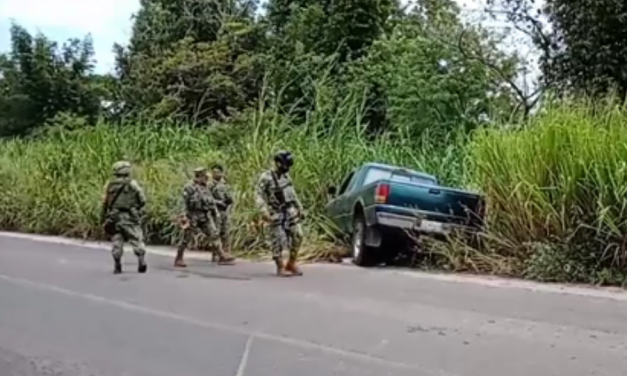 HOMBRES ARMADOS INTERCEPTAN Y ASESINAN A COMANDANTE DE POLICIA (VIDEO)